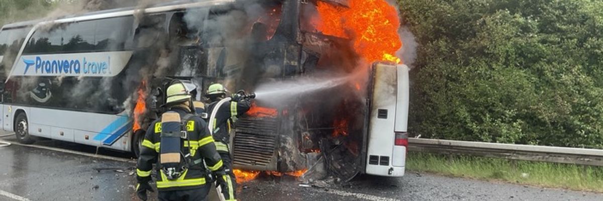 FW-DO: Brennender Reisebus auf B 236