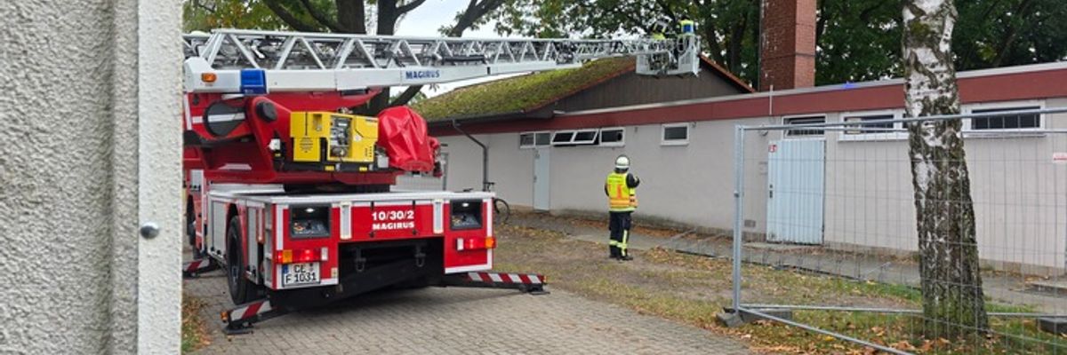 FW Celle: Feuer in Umkleiden auf dem Sportplatz in Vorwerk