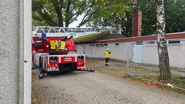 FW Celle: Feuer in Umkleiden auf dem Sportplatz in Vorwerk