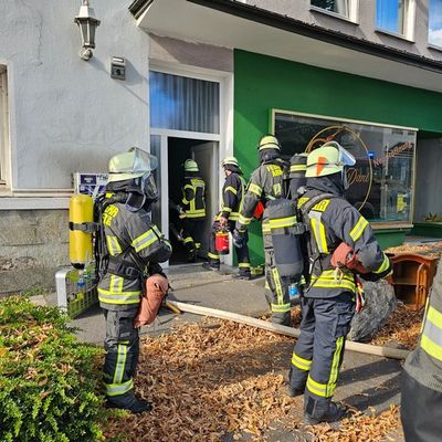 FW-AR: Feuerwehreinsatz auf der Rumbecker Straße - Entwarnung nach starker Verrauchung