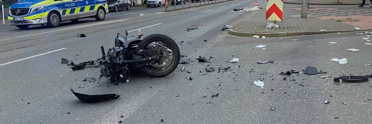 FW-MH: Schwerer Verkehrsunfall zwischen PKW und Motorrad