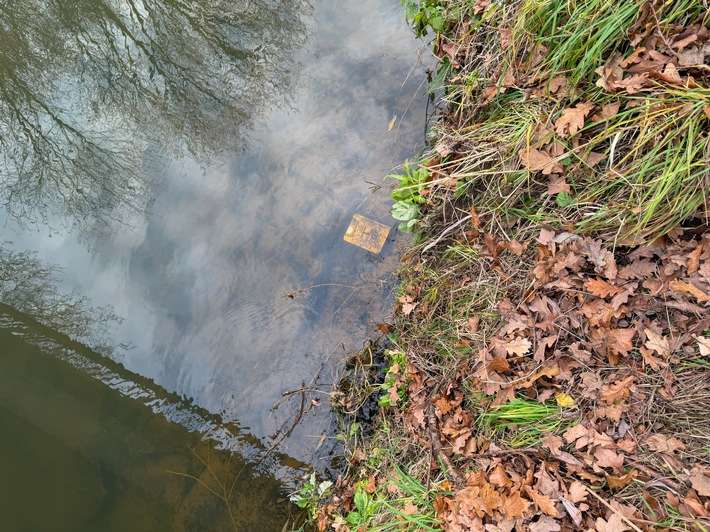 FW Flotwedel: Unklare Gewässerverunreinigung sorgt für Einsatz in Bröckel