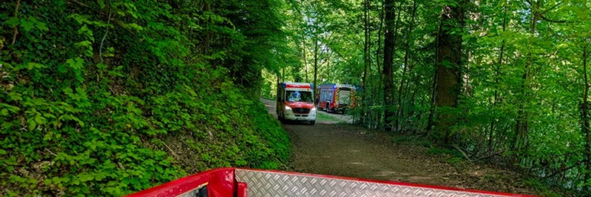 FW Weinheim: Feuerwehr Weinheim im Einsatz - Technische Störung, Ölgeruch und Notfall im Exotenwald