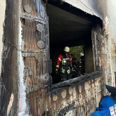 KFV Bodenseekreis: Wohnungsvollbrand durch explodierten Fahrrad-Akku - Mehrere Verletzte in Unteruhldingen