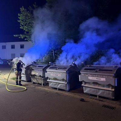 FW-PL: Ortsteil Köbbinghauser Hammer - PKW löst Flächenbrand aus