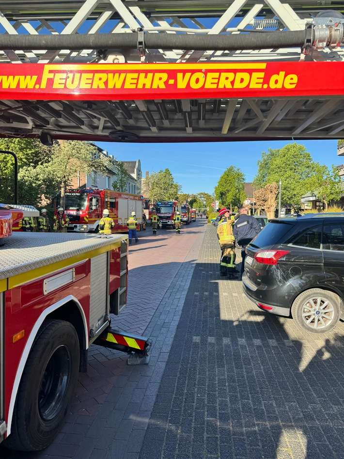 FW Voerde: Einsatzreicher Donnerstag für die Feuerwehr Voerde