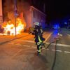 FW Weinheim: Pkw Brand in der Mannheimer Straße. Feuerwehr rettet Bewohner aus verrauchter Wohnung