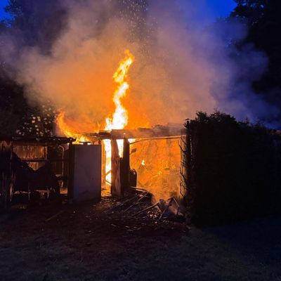 FW Datteln: Kleingebäudebrand - Gartenlaube in Vollbrand