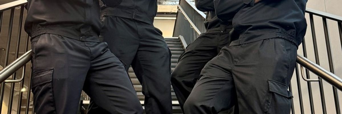 FW Ratingen: Stolz bei der Feuerwehr: 11 Kolleg*innen schließen Ausbildung ab