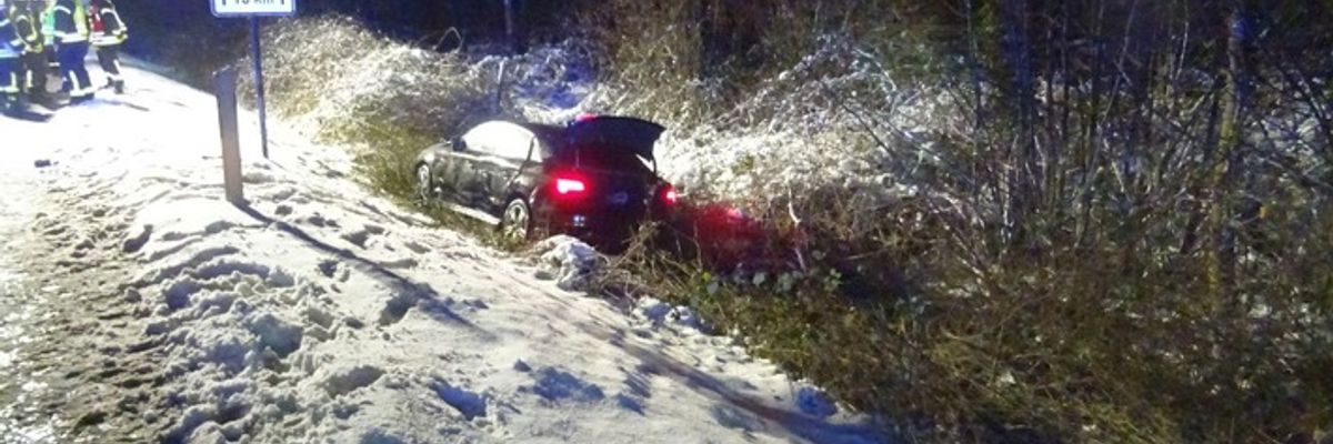 FW Sonsbeck: Verkehrsunfall zwischen PKW und LKW auf der A57