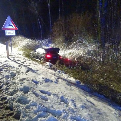 FW Sonsbeck: Verkehrsunfall zwischen PKW und LKW auf der A57