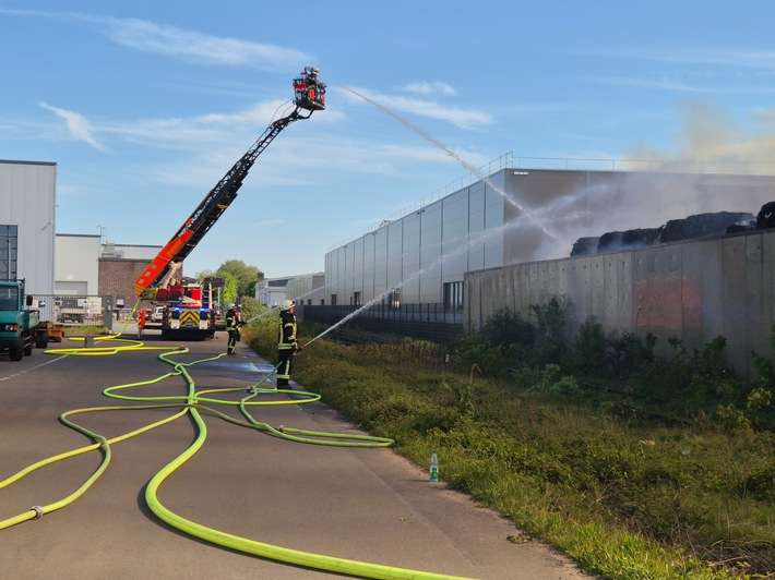 FW-MH: Schlussmeldung zum Großbrand an der Ruhrorter Straße - Einsatz nach 24 Stunden beendet