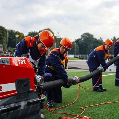 FW-W: Jugendfeuerwehrleute zeigen in Wuppertal ihr Können