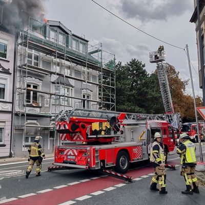 FW-E: Dachstuhlbrand in Essen-Kray - Gebäude unbewohnbar