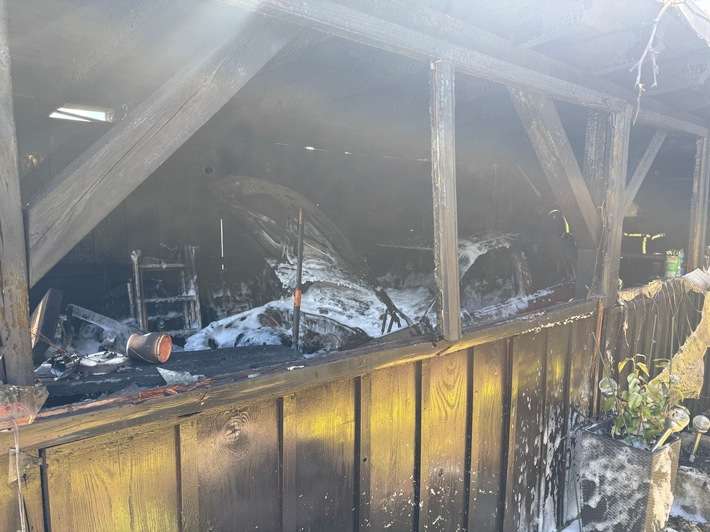FW Witten: Folgemeldung Garagenbrand