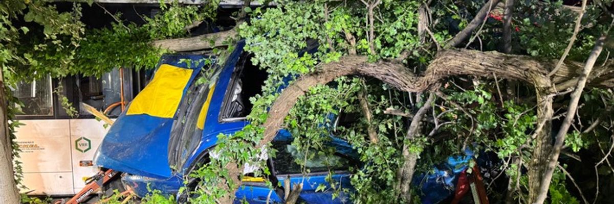 FW-GE: Verkehrsunfall mit einer eingeschlossenen Person