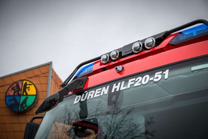 FW Düren: Brand in Einzelhandelsgeschäft