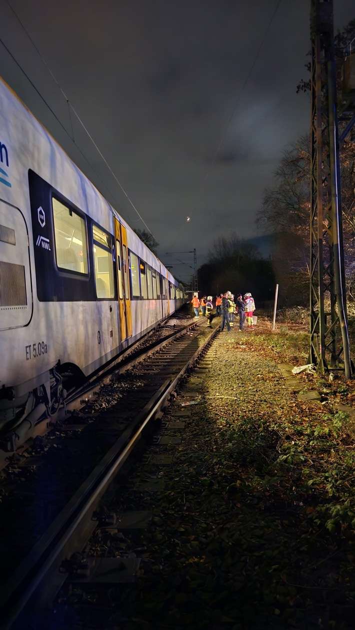 FW-DO: Mehrere Personen im Gleisbett nach technischem Defekt eines Personenzuges