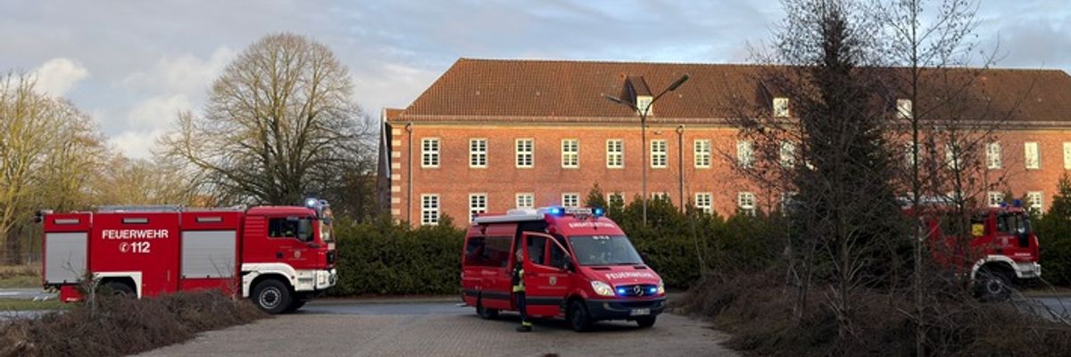 FW-AUR: Ertönender Alarm aus verschlossenem Gebäude