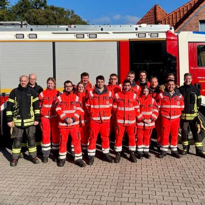 FW-OLL: Ausbildungstag der Johanniter-Auszubildenden bei der Feuerwehr Großenkneten