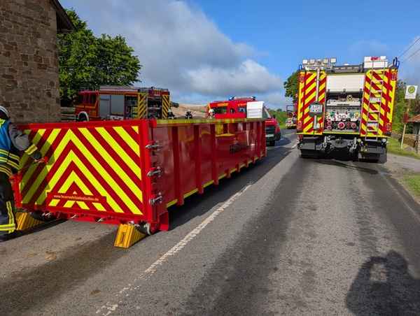 FF Bad Salzuflen: Traktorbrand im Wald / Feuerwehr Bad Salzuflen probt am Samstagmorgen den Ernstfall in Wüsten