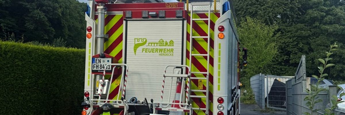 FW-EN: Feuerwehr rettet Seniorin von steilem Dachboden - ungewöhnlicher Einsatz in der Innenstadt - Vier Einsätze am Wochenende