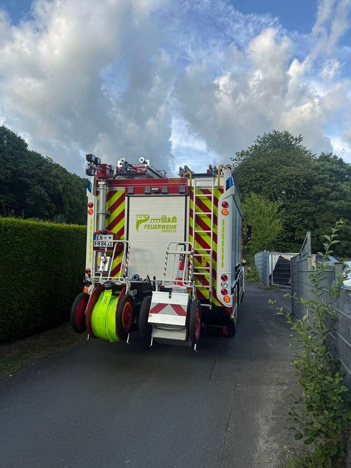 FW-EN: Feuerwehr rettet Seniorin von steilem Dachboden - ungewöhnlicher Einsatz in der Innenstadt - Vier Einsätze am Wochenende