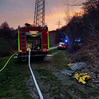 FW-EN: Am Nacken war ein erweiterter Löschzug im Einsatz.