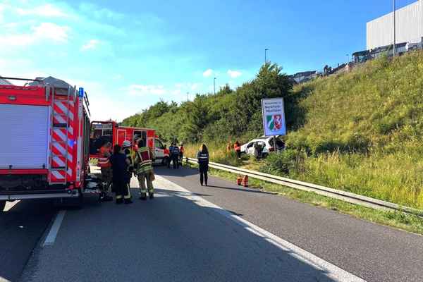 FW VG Asbach: Verkehrsunfall auf der A3 - 4 Erwachsene und 1 Kind bei Alleinunfall betroffen