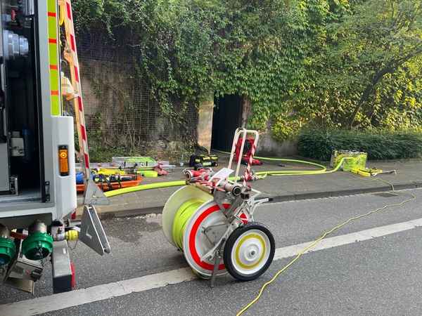FW-BN: Rauchentwicklung aus einer stillgelegten Bunkeranlage - Folge war ein Zeit- und materialintensiver Feuerwehreinsatz