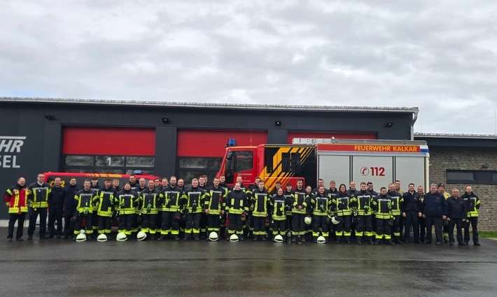 Feuerwehr Kalkar: Starke Zusammenarbeit: Grundausbildung der Freiwilligen Feuerwehr Stadt Kalkar und Gemeinde Bedburg-Hau erfolgreich beendet