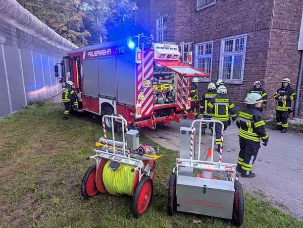 FW-KLE: Mülleimerbrand in LVR-Klinik - zwei Mitarbeitende vorsorglich ins Krankenhaus gebracht