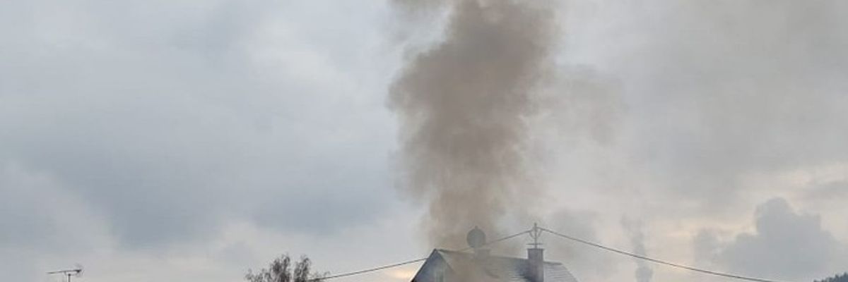 FW Stockach: Mülleimer-/Garagenbrand