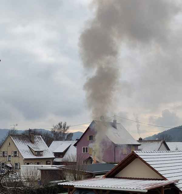 FW Stockach: Mülleimer-/Garagenbrand
