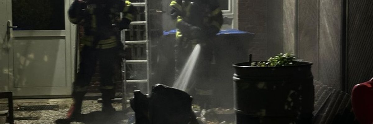 FFW Schiffdorf: Feuerwehr löscht Mülltonne