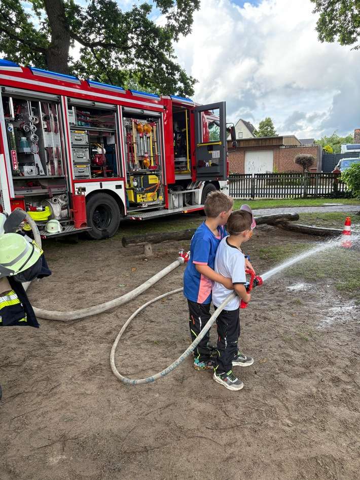 FW Celle: Feuerwehr hautnah erleben - Projektwoche im Kindergarten Villa Kunterbunt