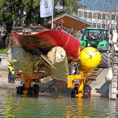 FW Konstanz: Gestrandetes Segelboot
