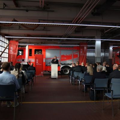 FW-GL: Erfolgreicher Abschluss, neue Laufbahnen und langjährige Treue: Feuerwehr Bergisch Gladbach feiert zahlreiche Ehrungen und Ernennungen