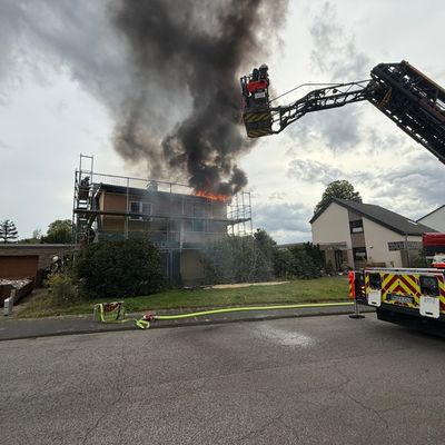 FW-MH: Dachstuhlbrand in Mülheim-Heißen
