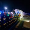FW Porta Westfalica: 16.12.2025 - BAB2: Schwerer LKW-Unfall / 1 lebensgefährlich verletzte Person