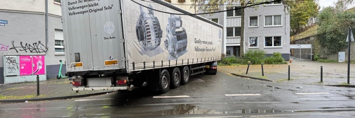 FW-DO: Vorab-Information: LKW bleibt in Oberleitung der Stadtbahn hängen - Verkehrsbehinderungen im Bereich Oestermärsch/Bleichmärsch