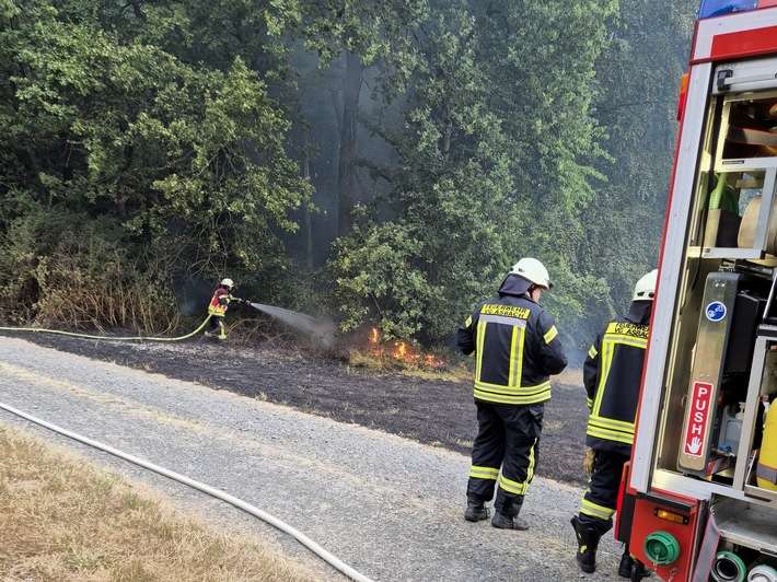 FW VG Asbach: Flächenbrand bei Buchholz schnell unter Kontrolle