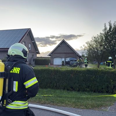 FW-AUR: Hochvoltbatterie von E-Fahrzeug entflammt