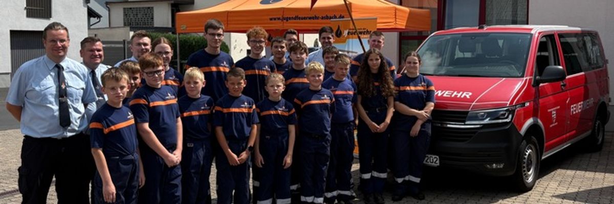 FW VG Asbach: Neues Mannschaftstransportfahrzeug für die Jugendfeuerwehr