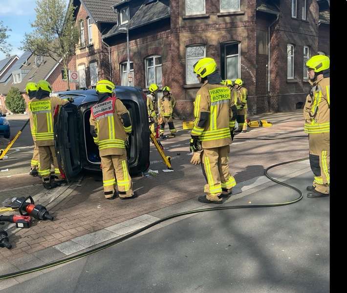 FW-BOT: Verkehrsunfall in Bottrop
