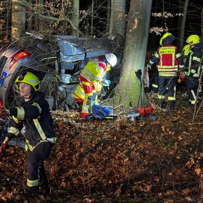 FW Wenden: Verkehrsunfall mit einer eingeklemmten Person auf der L512 im Bereich Wenden-Löffelberg