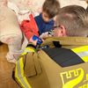 FW-EN: Feuerwehrmann rettete eigenen Jungen aus hilfloser Lage: Feuerwehr rettet 5- jährigen aus Plastikteil - 19- jährige Reiterin ebenfalls von Feuerwehr und Rettungsdienst gerettet