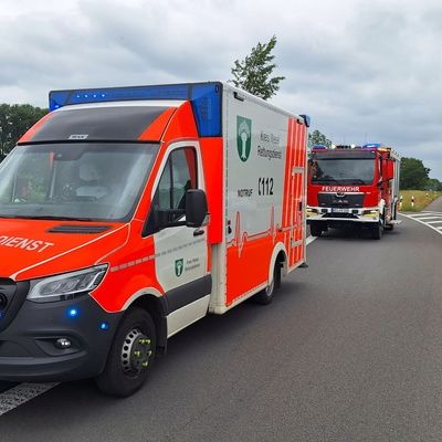 FW Sonsbeck: Zwei Einsätze: Sturmschaden und Verkehrsunfall auf der A57