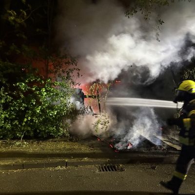 FW-WAF: Vollbrand einer Gartenlaube