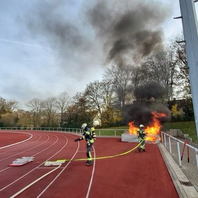 FW-EN: Brand eines Hochsprungkissens auf dem Sportplatz am Ochsenkamp